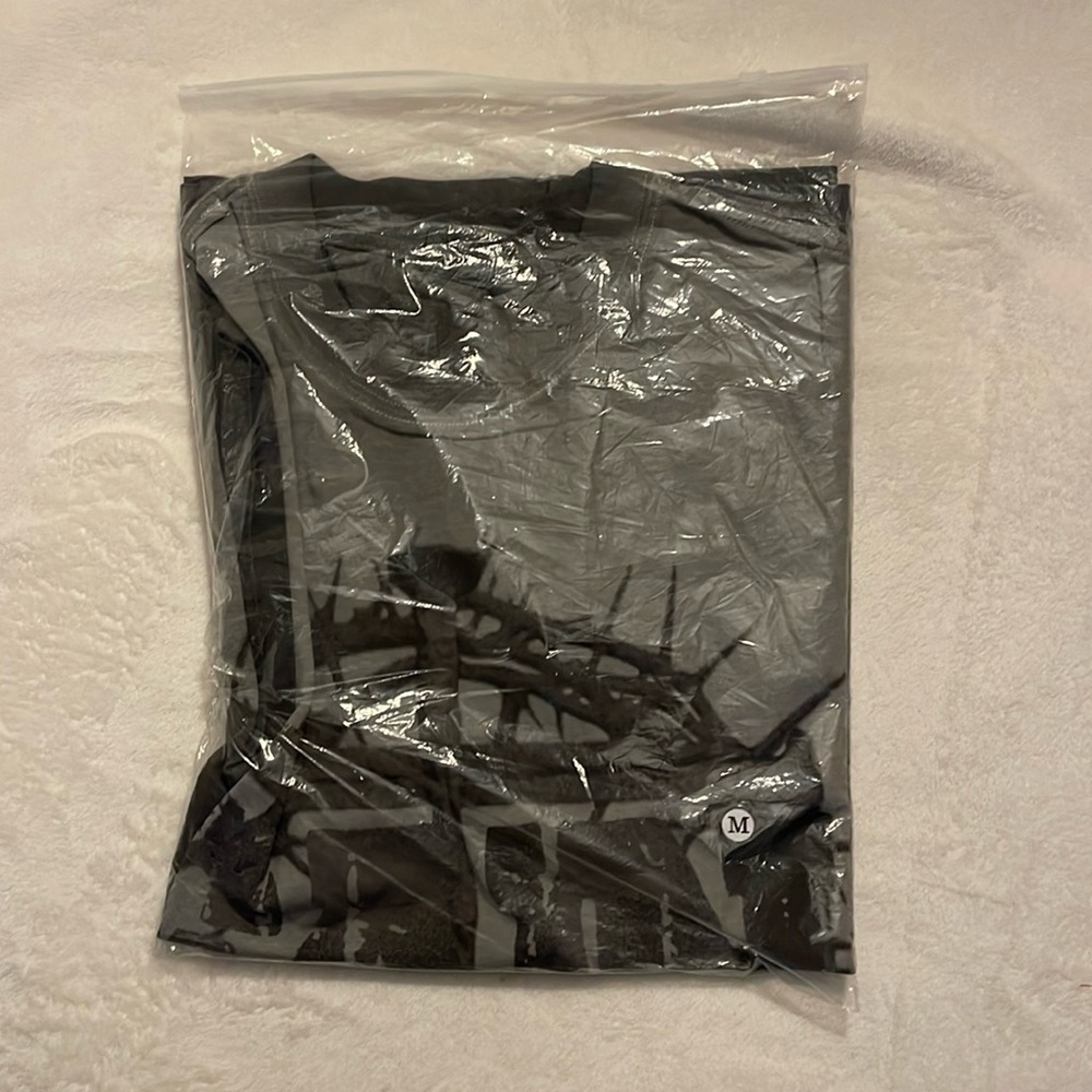Saint Vanity Dark Gray Medium Short Sleeve TShirt. New.